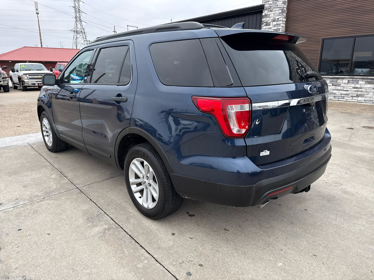 Used 2016 Ford Explorer 4WD image 2