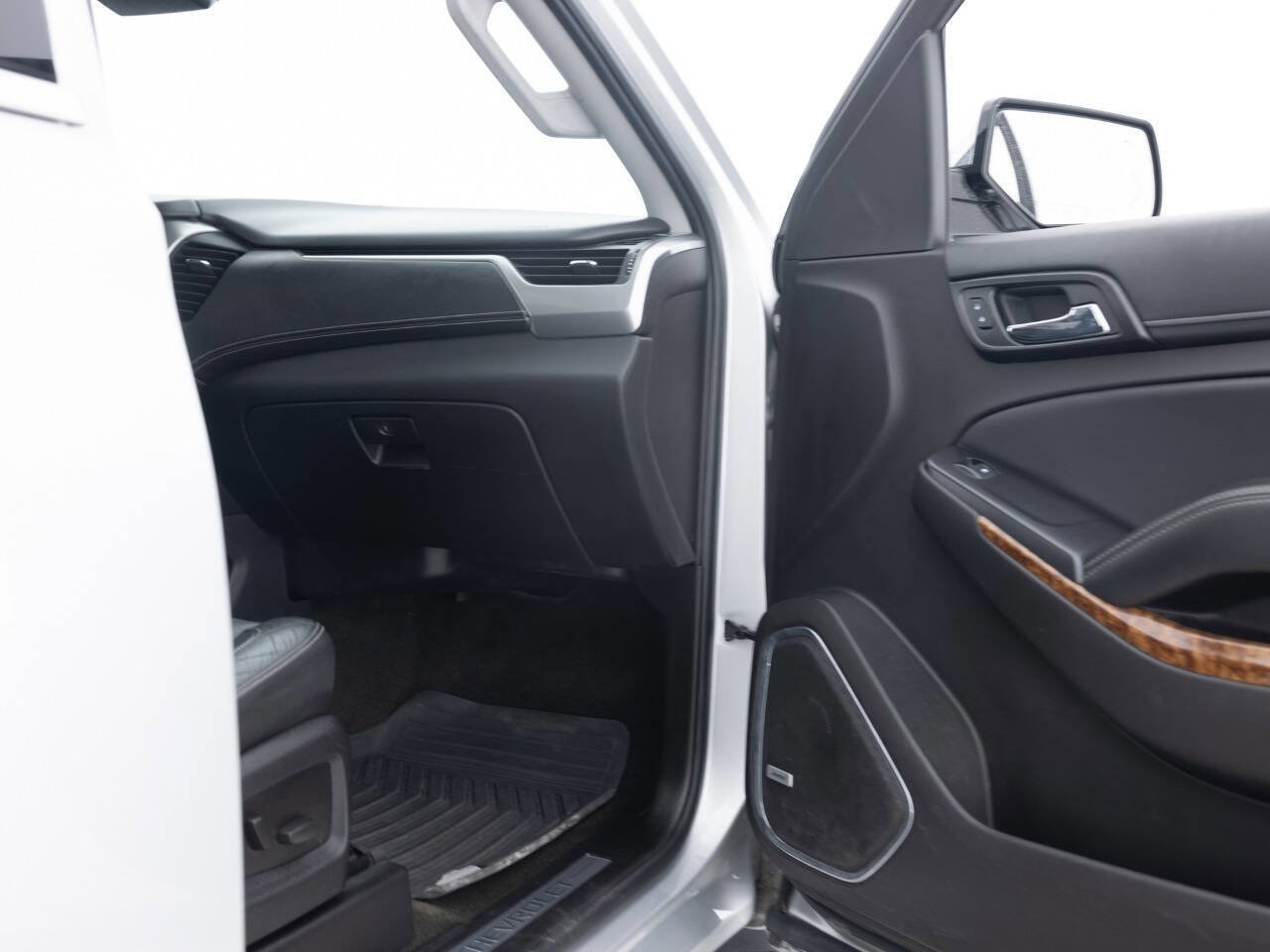 Used 2016 Chevrolet Suburban LTZ image 32