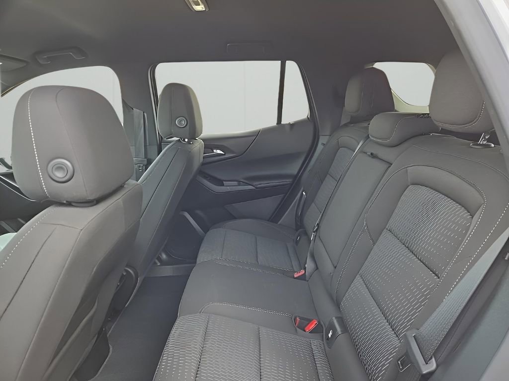 Used 2025 Chevrolet Equinox LT AWD/4WD image 12