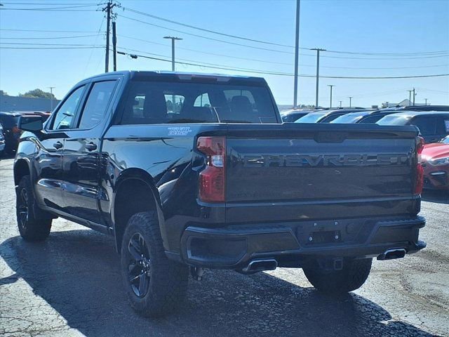Used 2024 Chevrolet Silverado 1500 Custom Trail Boss w/ LPO, Dark Essentials Package image 4