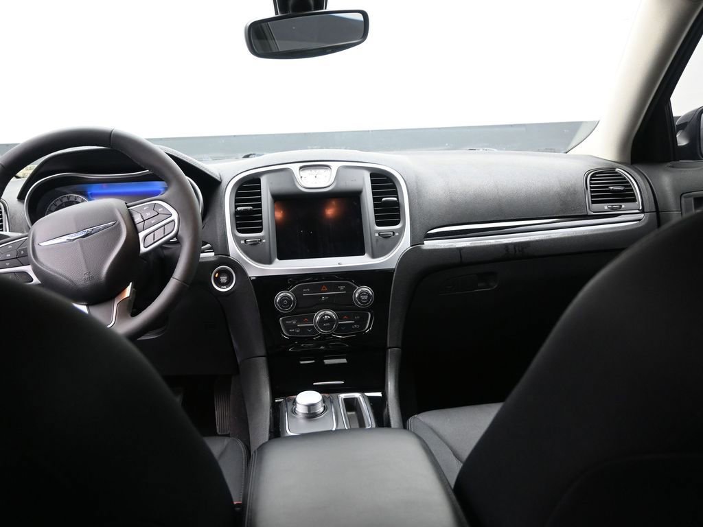 Used 2023 Chrysler 300 Touring w/ Sport Appearance Package image 15