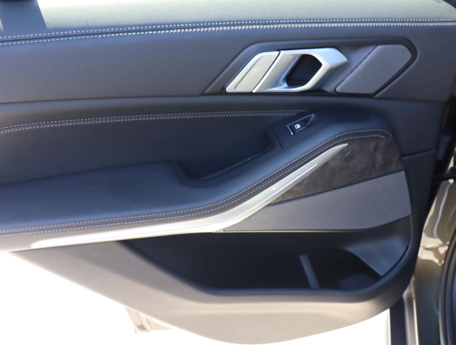 Used 2025 BMW X5 xDrive40i w/ Premium Package image 12