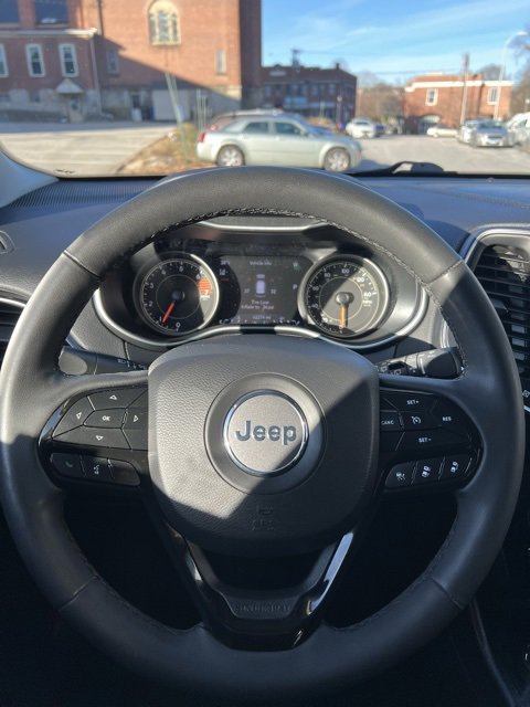 Used 2023 Jeep Cherokee Altitude Lux image 24