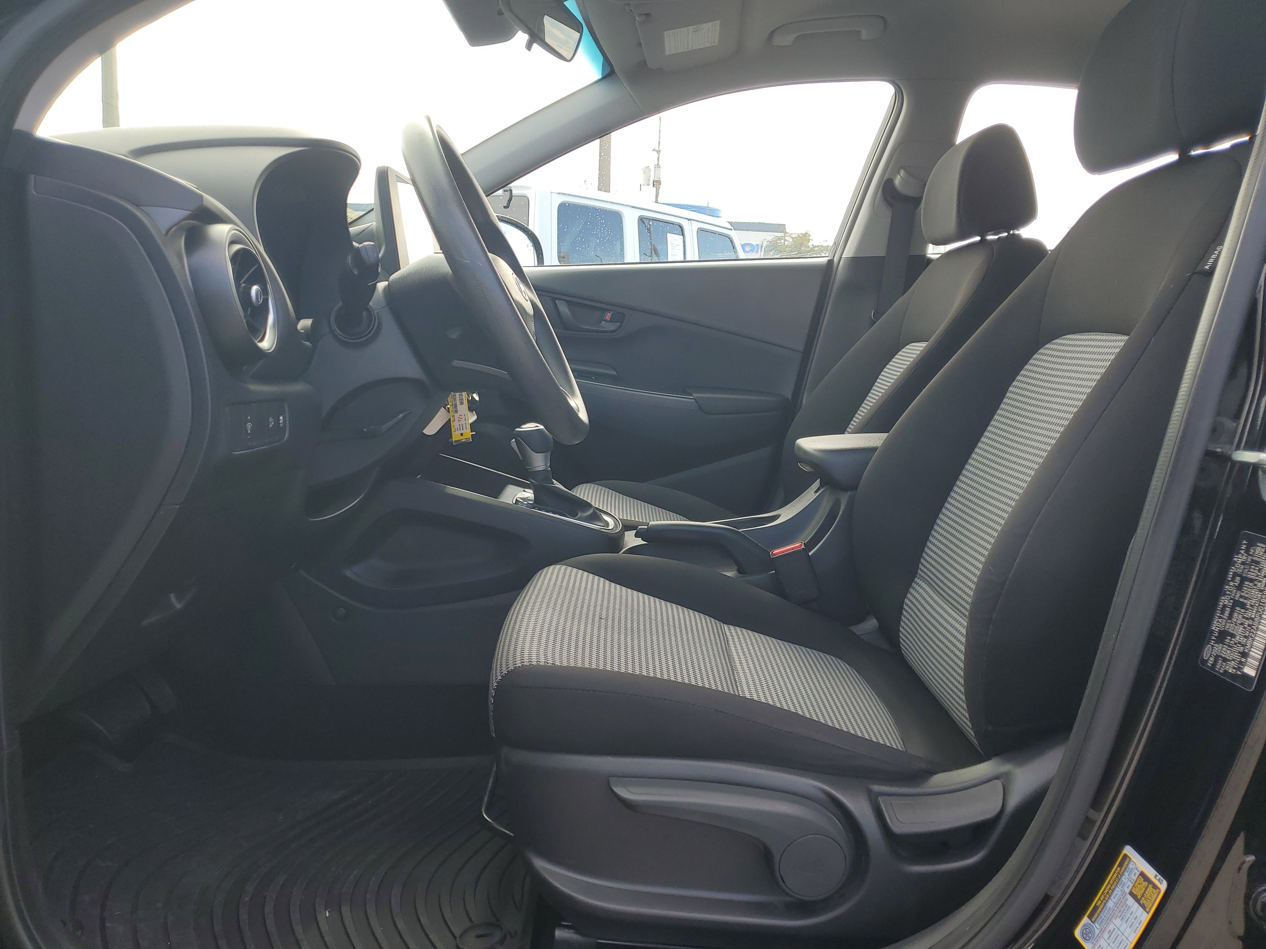 Used 2023 Hyundai Kona SE image 14