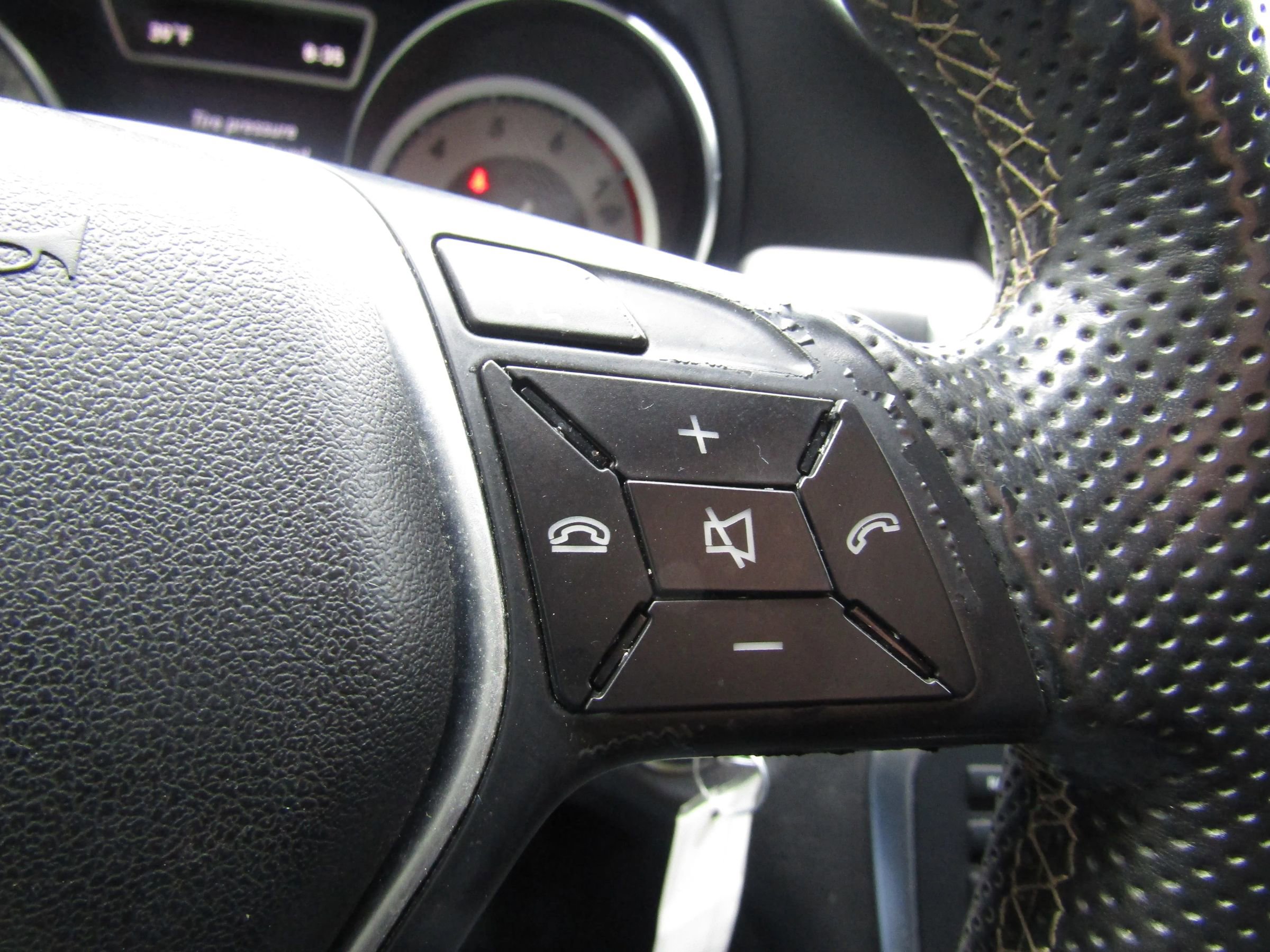 Used 2015 Mercedes-Benz GLA 250 4MATIC w/ Sport Package image 18