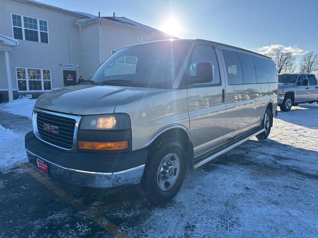Used 2008 GMC Savana 3500 G3500 w/ LT Preferred Equipment Group image 2