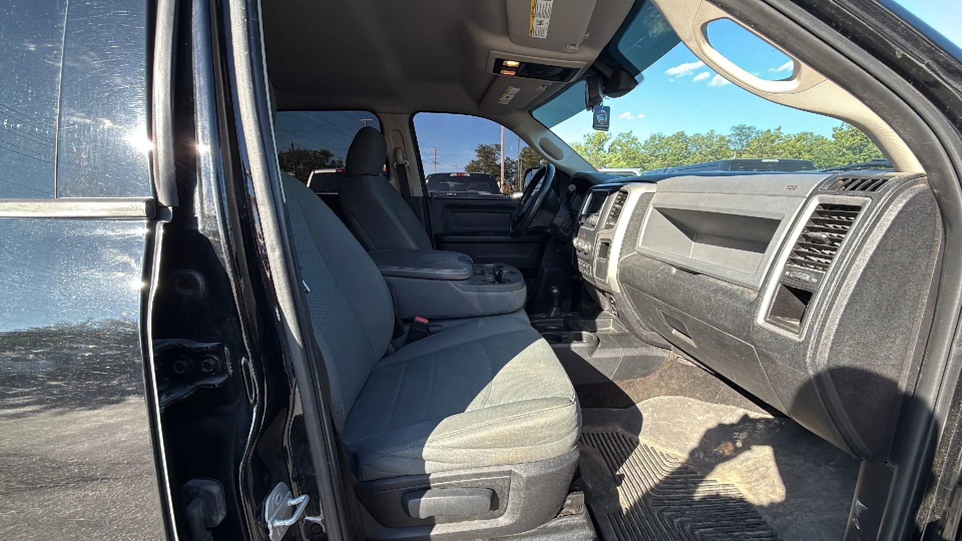 Used 2015 RAM 2500 Tradesman w/ Chrome Appearance Group image 19