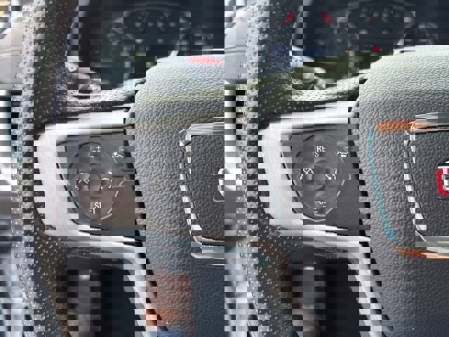 Used 2024 GMC Terrain SLE AWD/4WD image 11