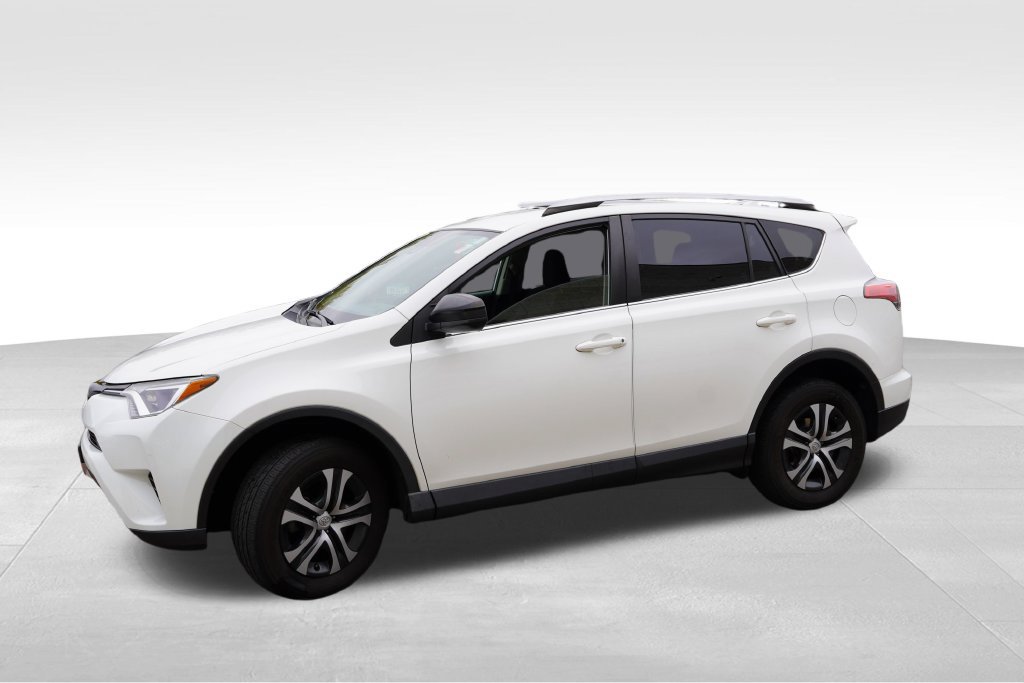 Used 2017 Toyota RAV4 LE AWD/4WD image 10
