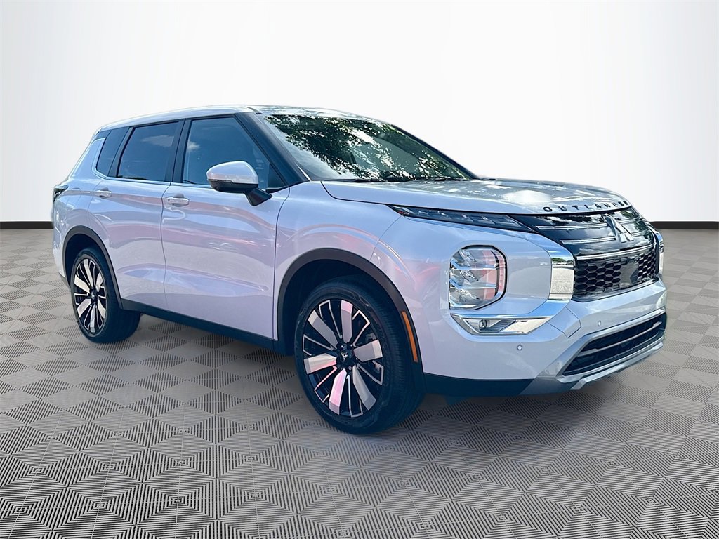 New 2025 Mitsubishi Outlander SE image 3