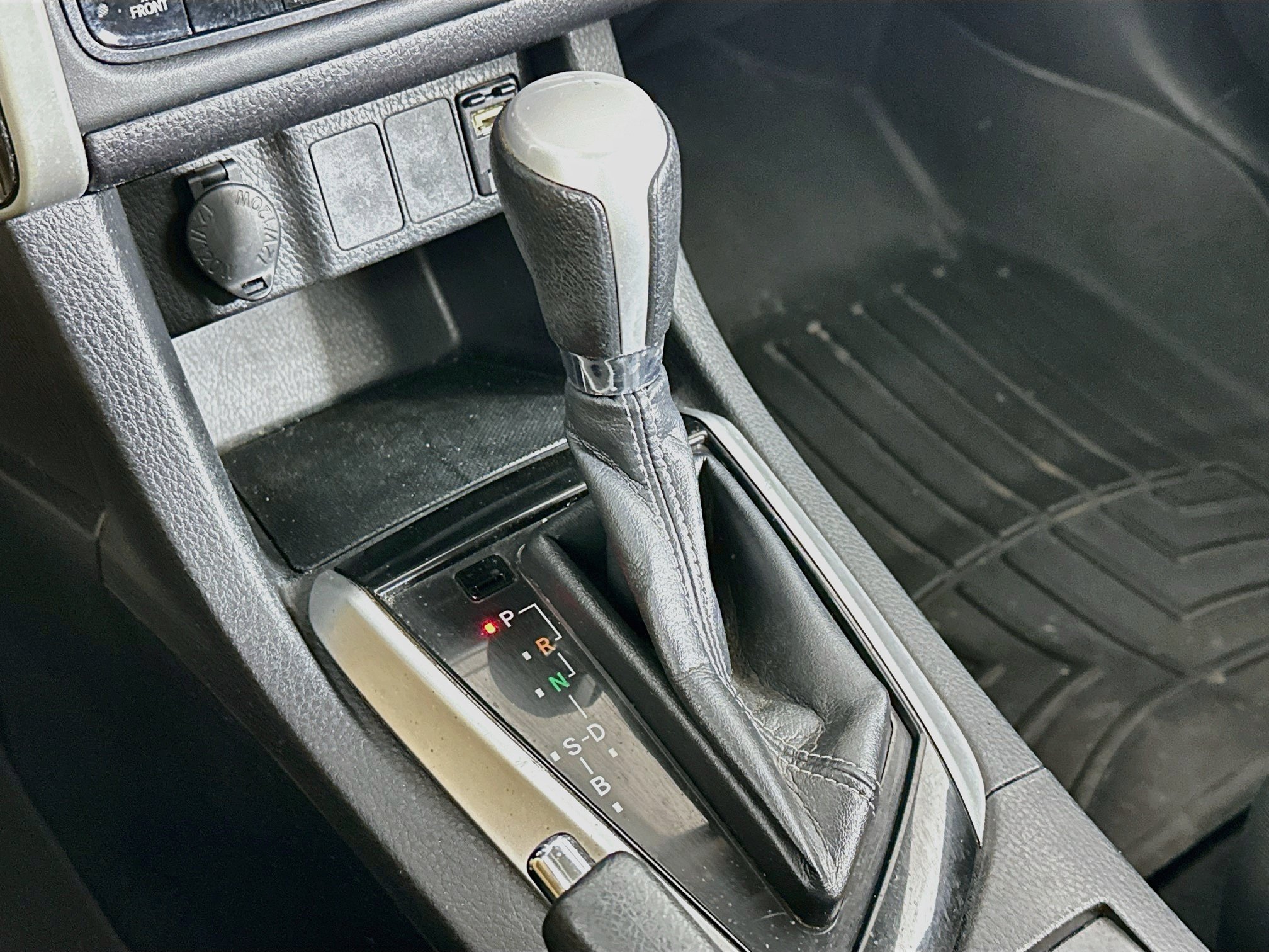 Used 2018 Toyota Corolla LE FWD image 24