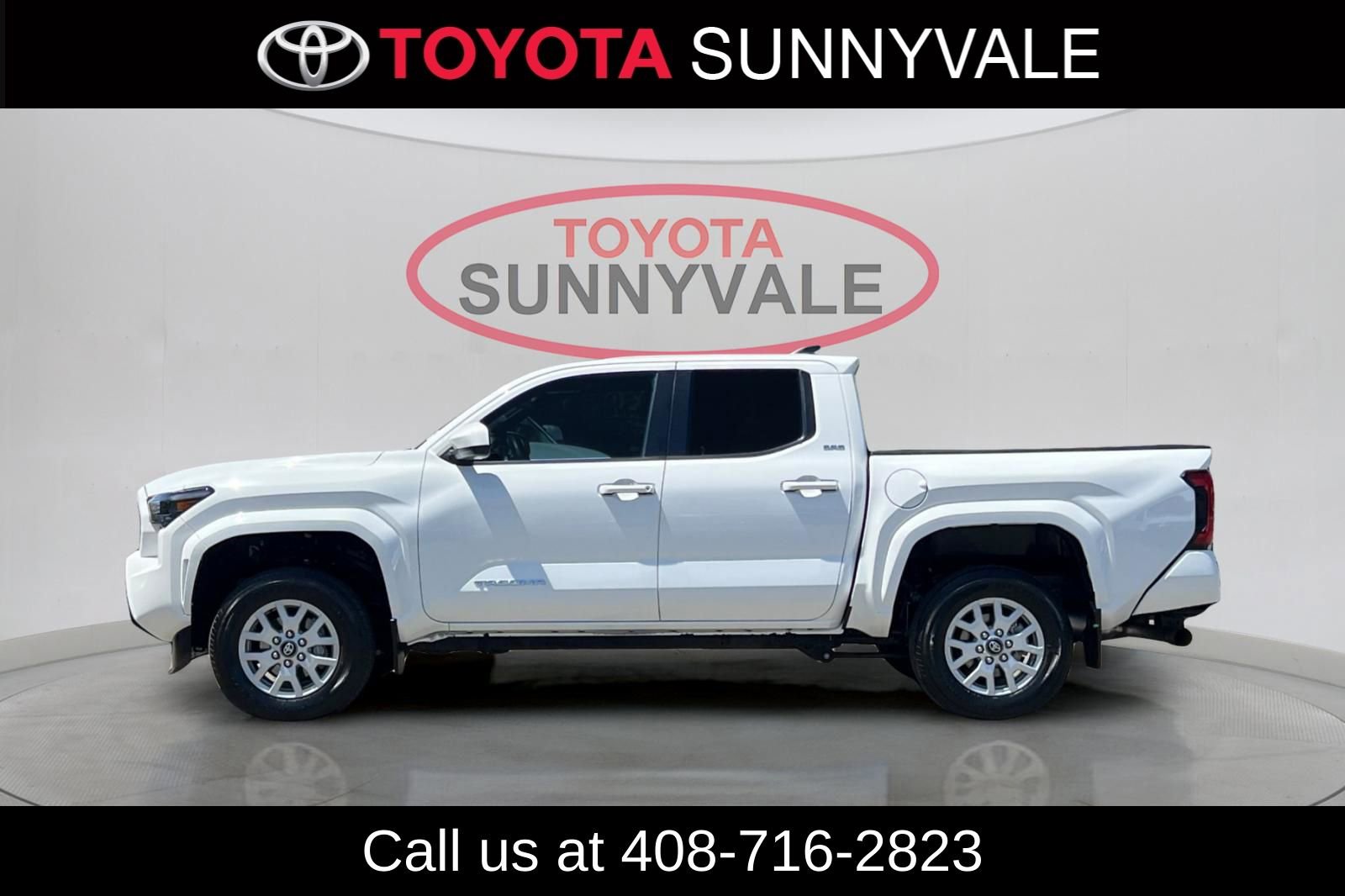 Used 2024 Toyota Tacoma SR5 AWD/4WD image 7