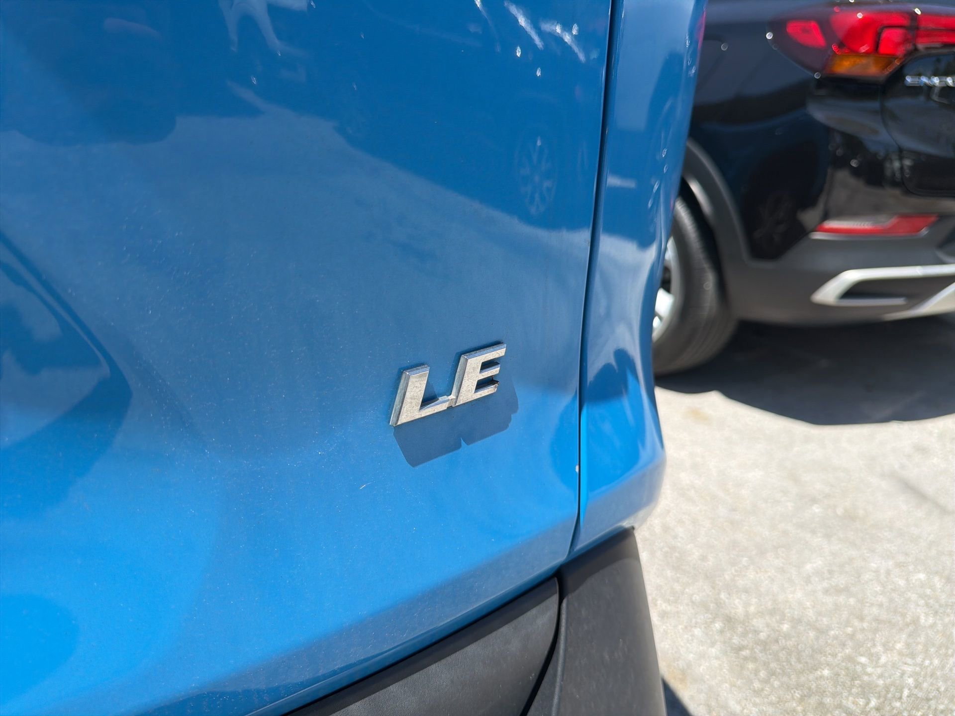 Used 2019 Toyota RAV4 LE FWD image 9
