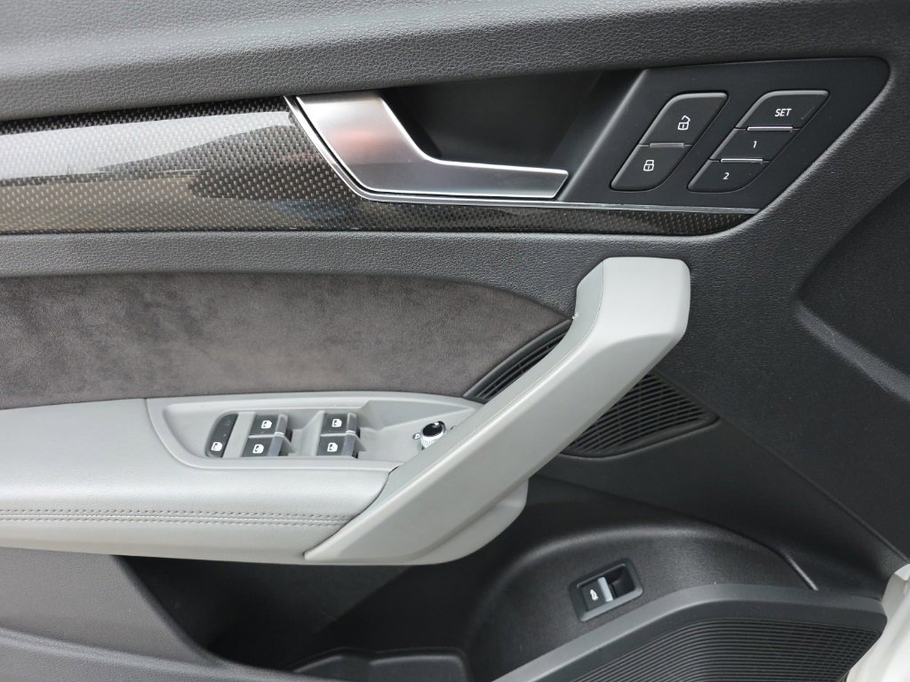 Used 2018 Audi SQ5 Premium Plus w/ Navigation Package image 16