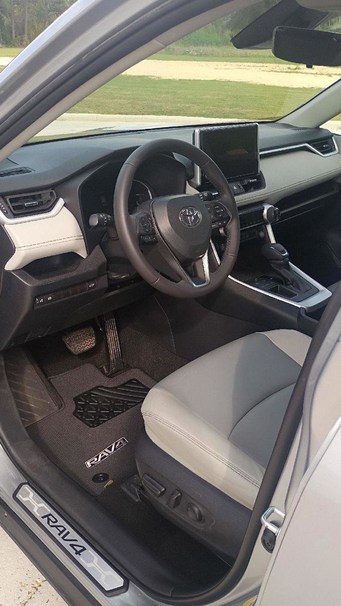 Used 2024 Toyota RAV4 XLE Premium FWD image 11