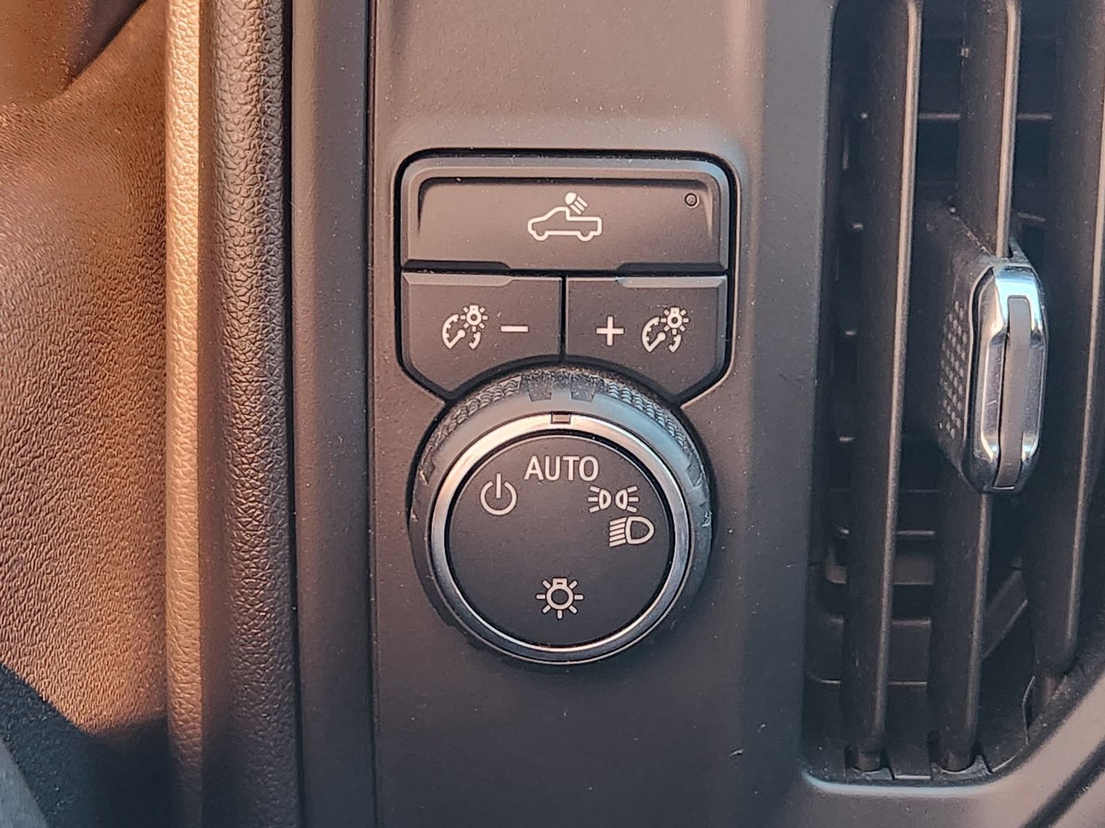 Used 2020 Chevrolet Silverado 1500 Custom w/ Custom Value Package image 26