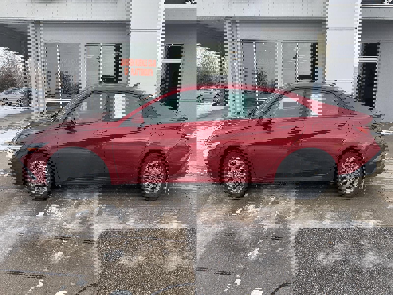 Used 2024 Hyundai Elantra SEL image 1