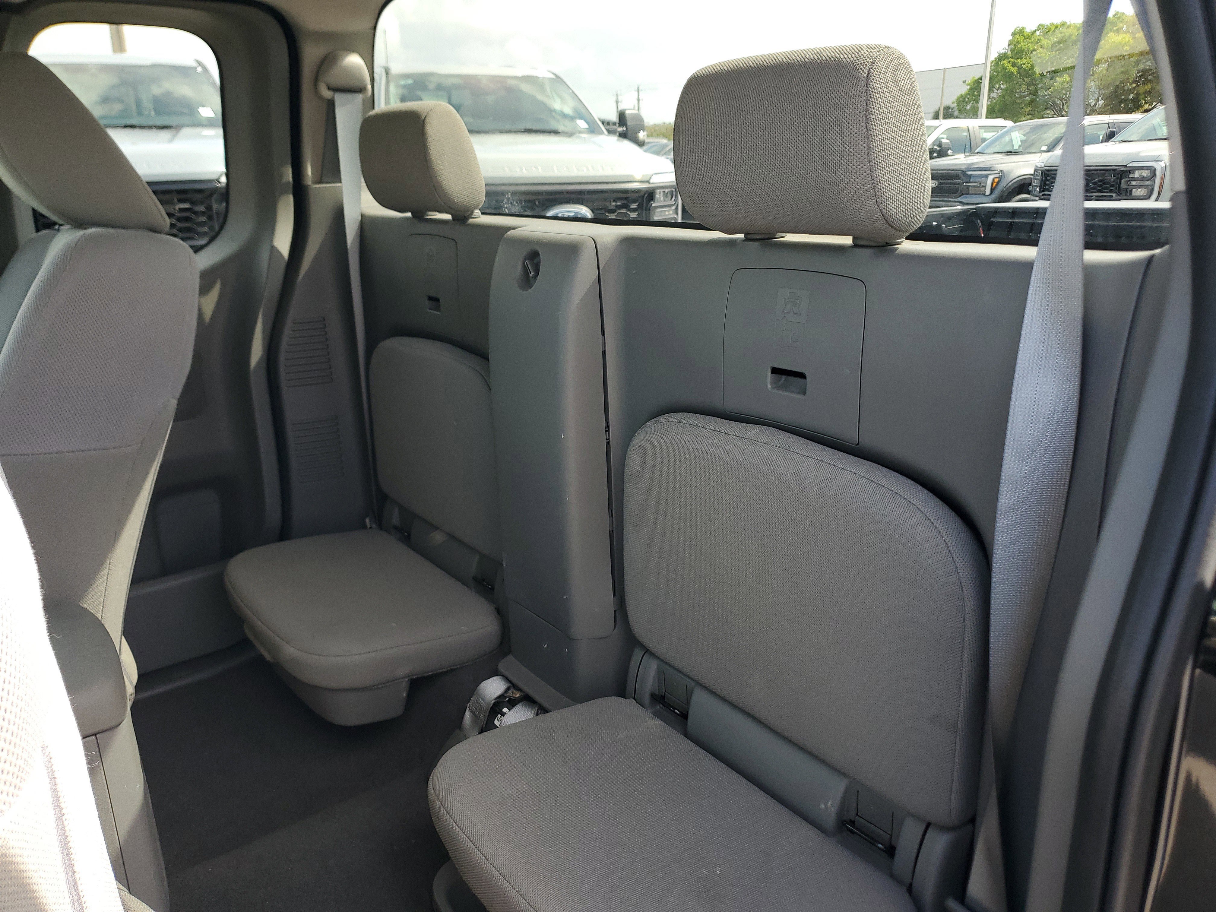 Used 2019 Nissan Frontier S image 12
