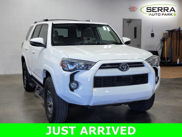 Used 2020 Toyota 4Runner SR5 Premium w/ Moonroof Package AWD/4WD image 4