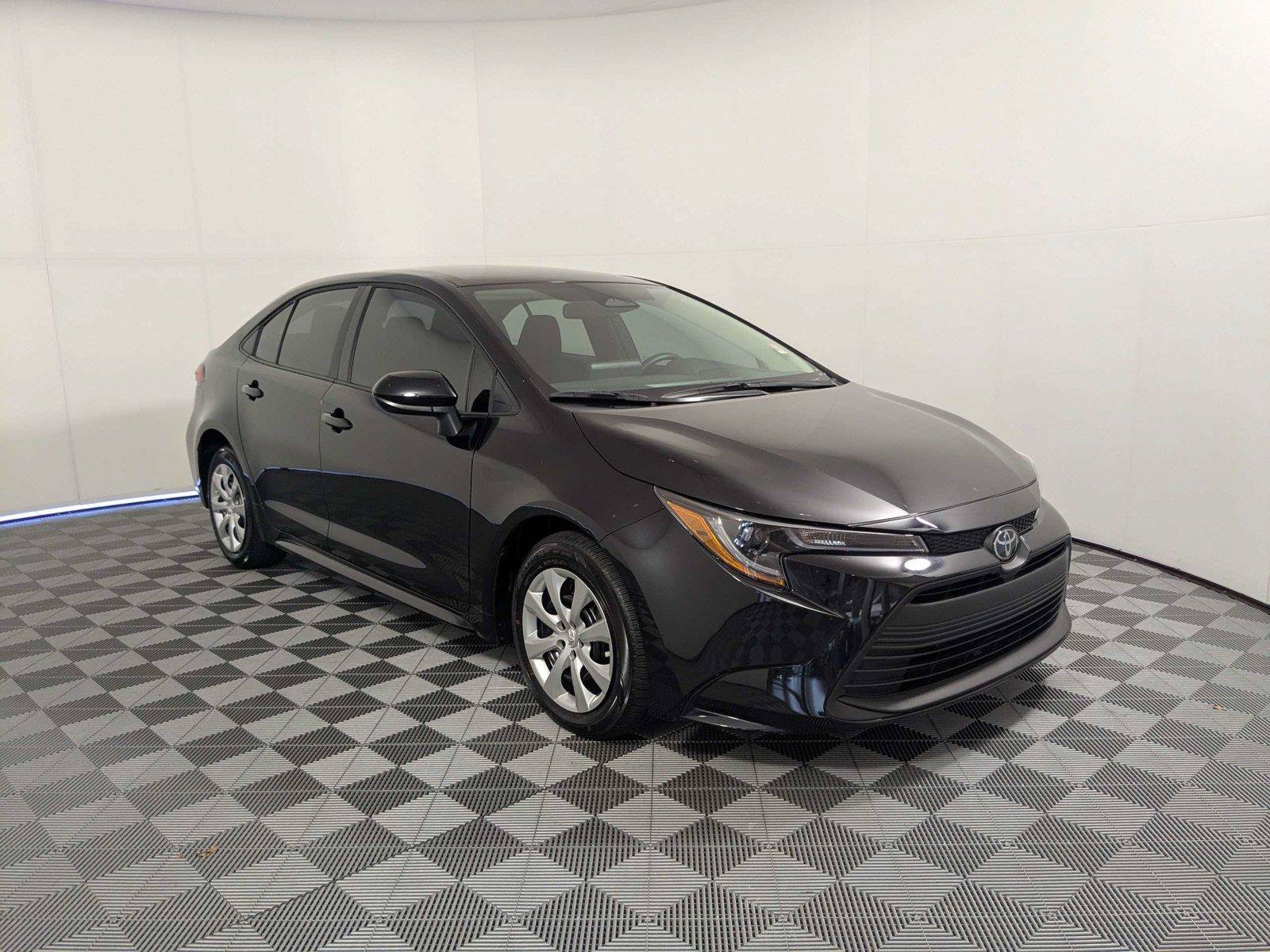 Used 2026 Toyota Corolla LE FWD image 3