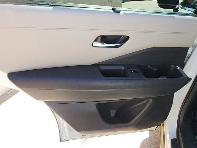 Used 2024 Nissan Pathfinder SL w/ Black Appearance Package image 22