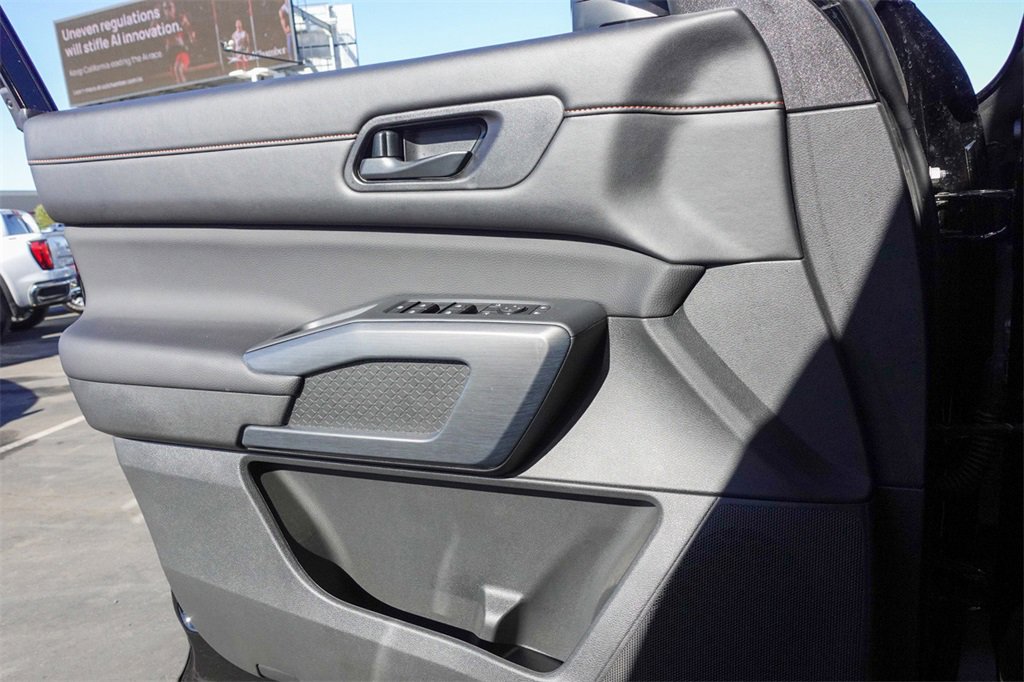 Used 2025 Nissan Pathfinder Rock Creek image 15