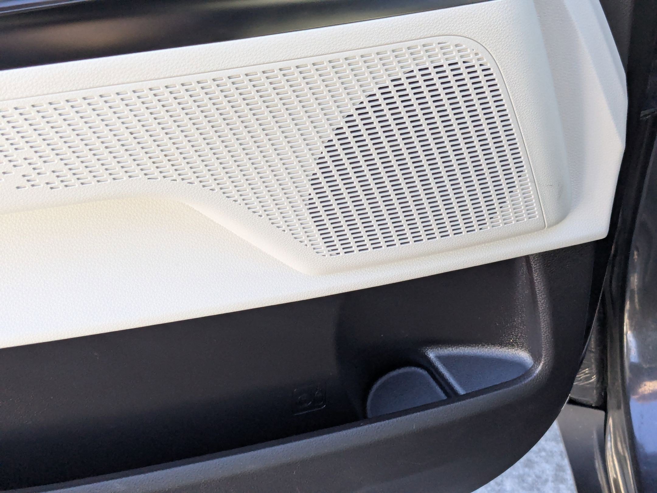 Used 2024 Kia Carnival LX image 16