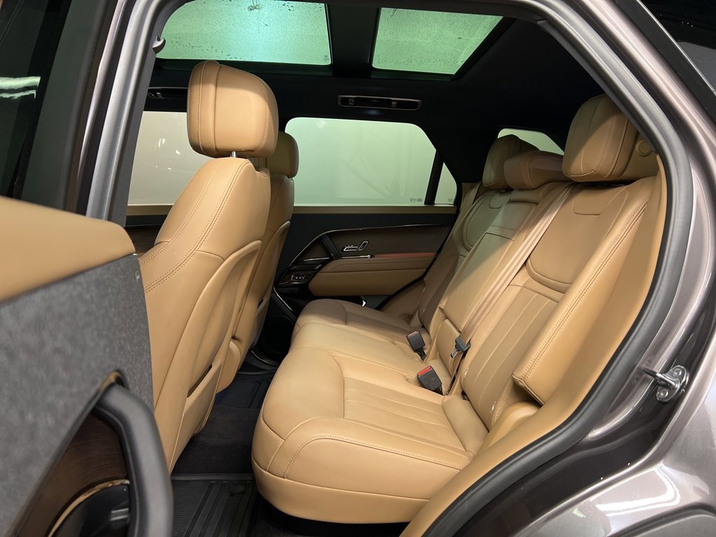 Used 2024 Land Rover Range Rover Sport SE image 25