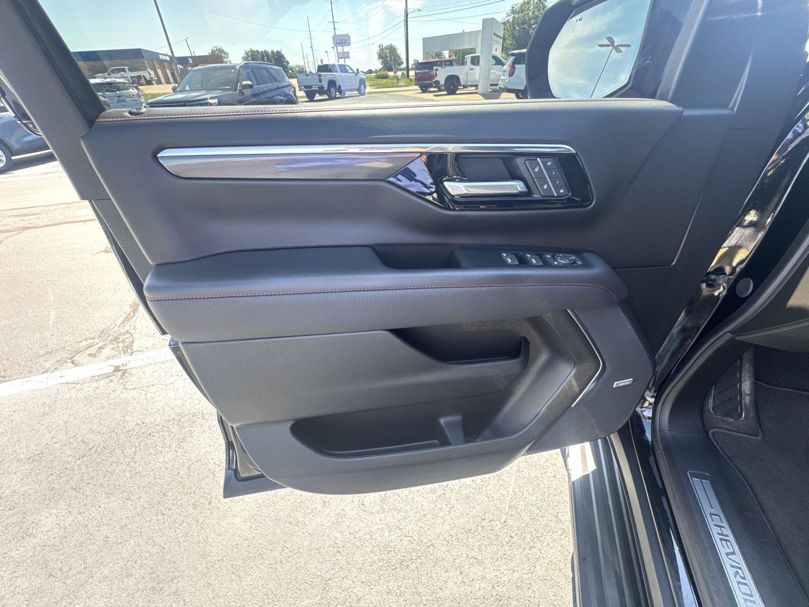 Used 2025 Chevrolet Tahoe RST w/ Comfort Package AWD/4WD image 8
