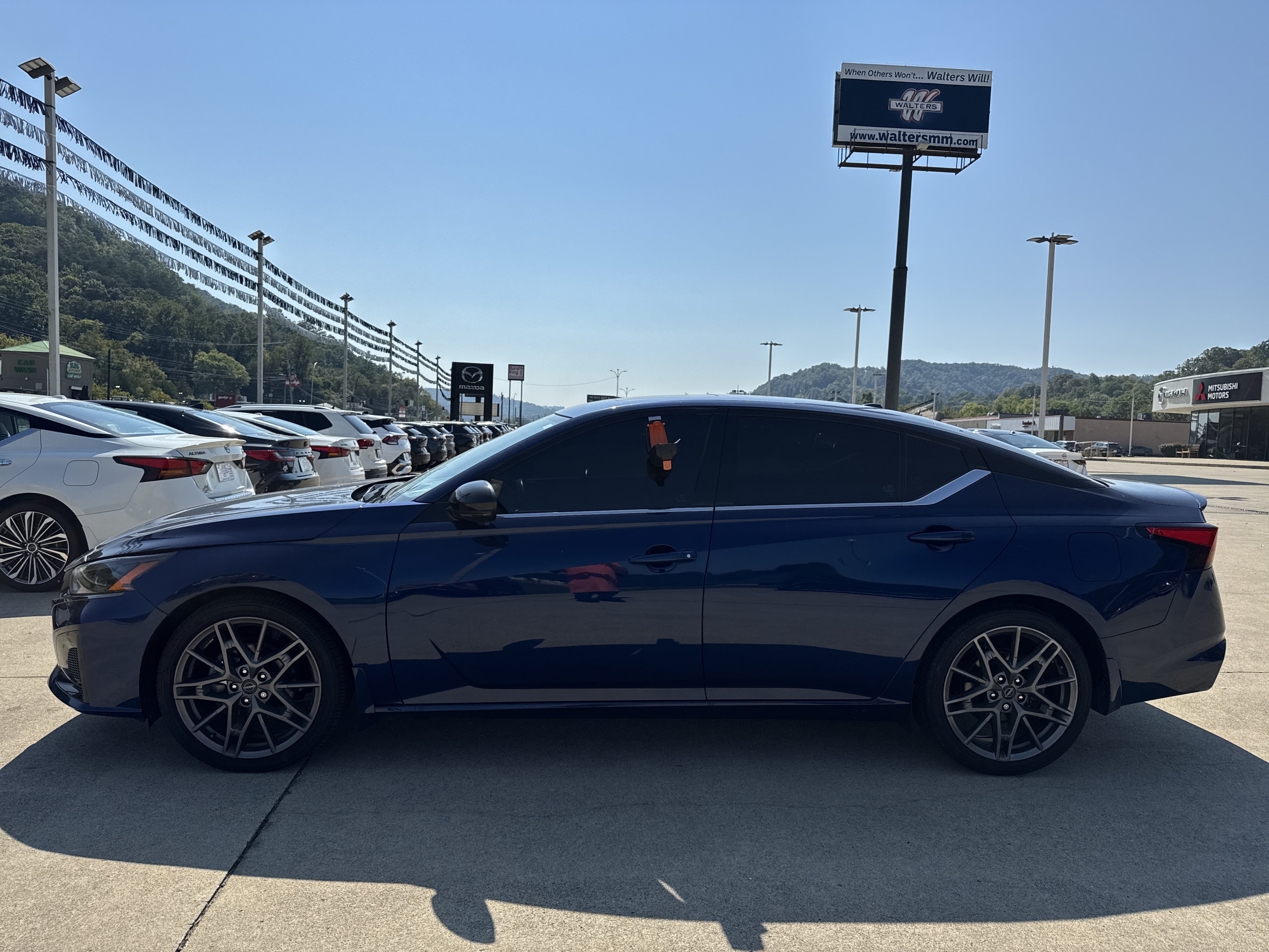 Used 2023 Nissan Altima 2.0 SR FWD image 4