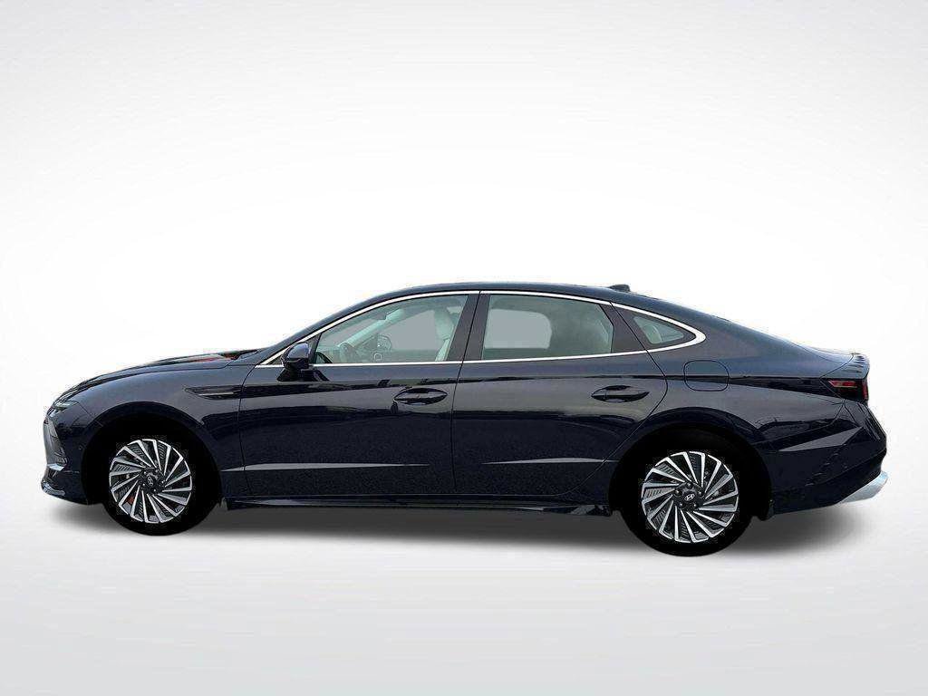 New 2026 Hyundai Sonata Limited FWD image 3