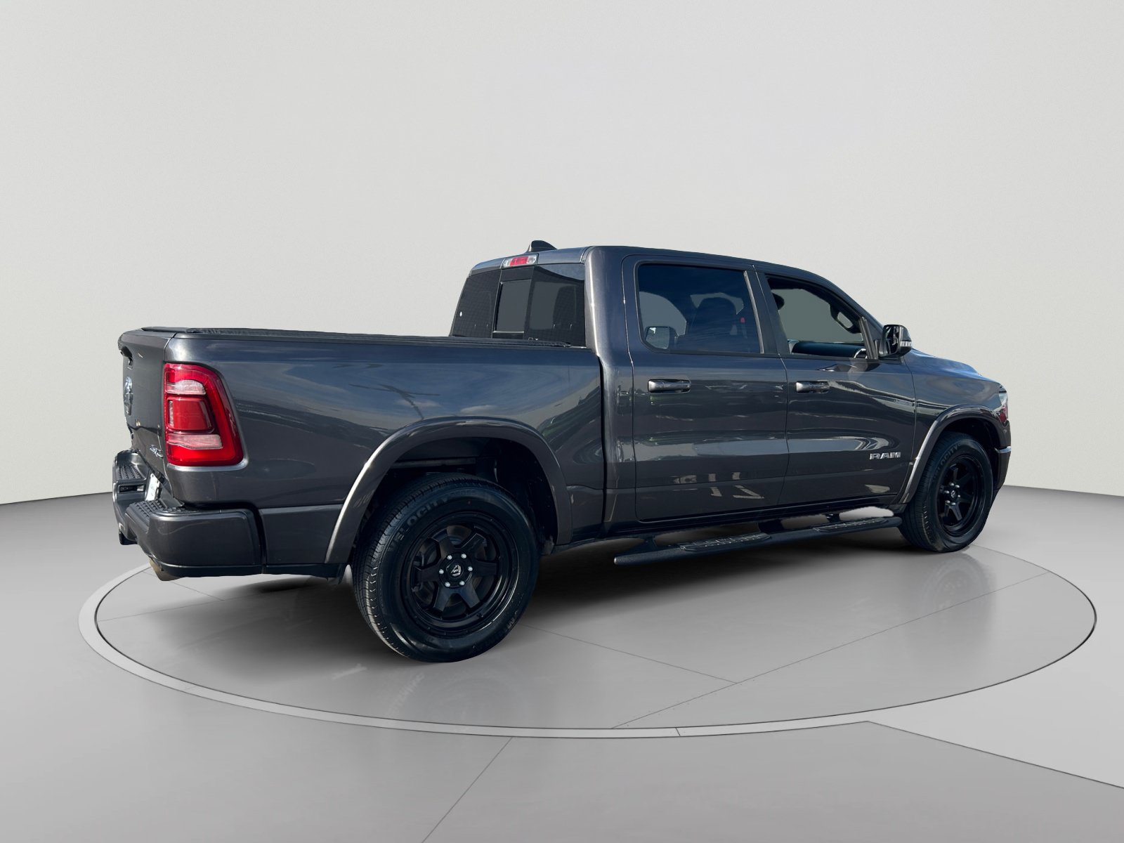 Used 2019 RAM 1500 Laramie w/ Sport Appearance Package AWD/4WD image 5