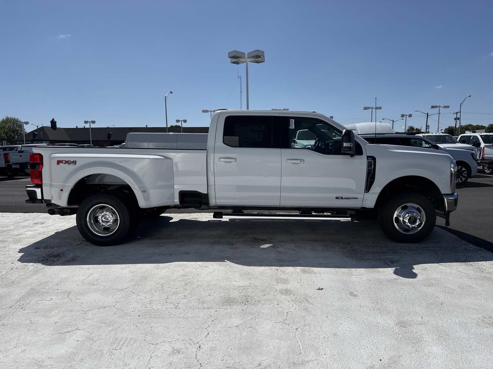 New 2026 Ford F350 XLT w/ XLT Premium Package AWD/4WD image 2