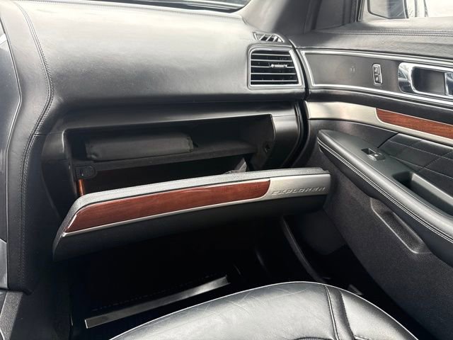 Used 2018 Ford Explorer Platinum AWD/4WD image 29