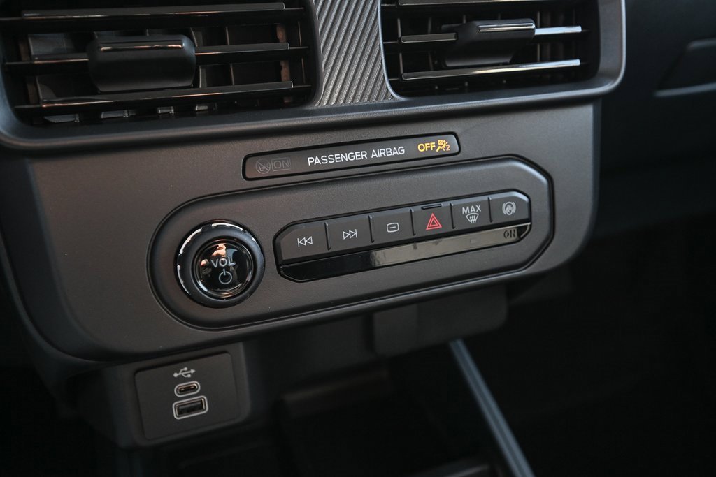 New 2025 Ford Maverick XL w/ Equipment Group 101A image 30