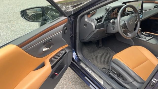 Used 2025 Lexus ES 350 w/ Premium Package FWD image 4