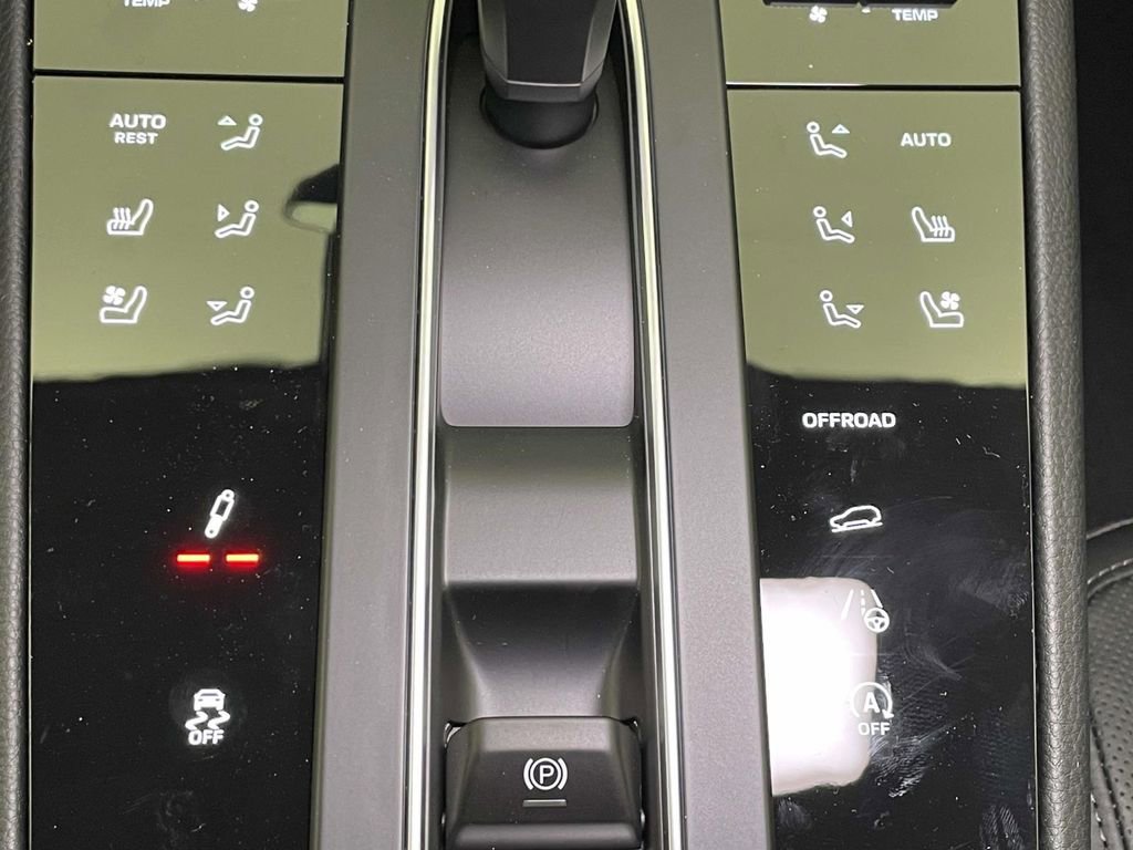 New 2026 Porsche Macan Turbo image 34