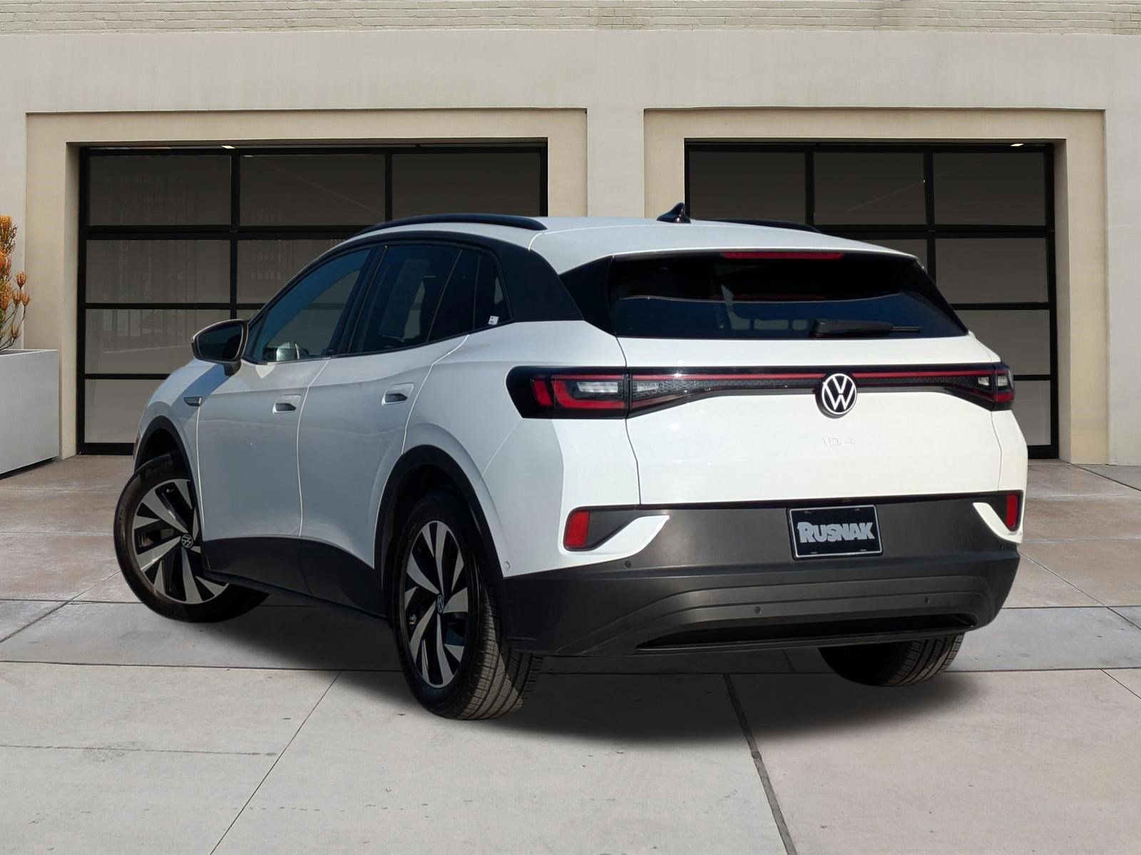 Used 2023 Volkswagen ID.4 Pro image 2