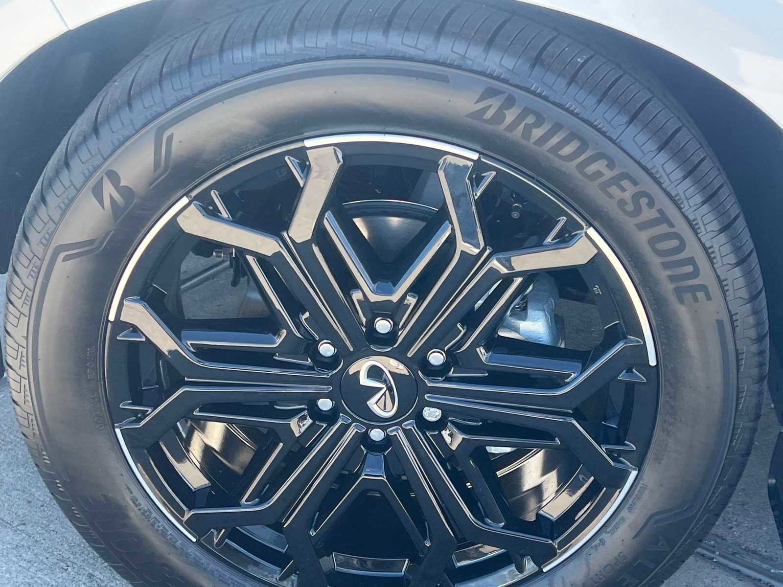 New 2026 INFINITI QX80 4WD w/ Premium Cargo Package image 9