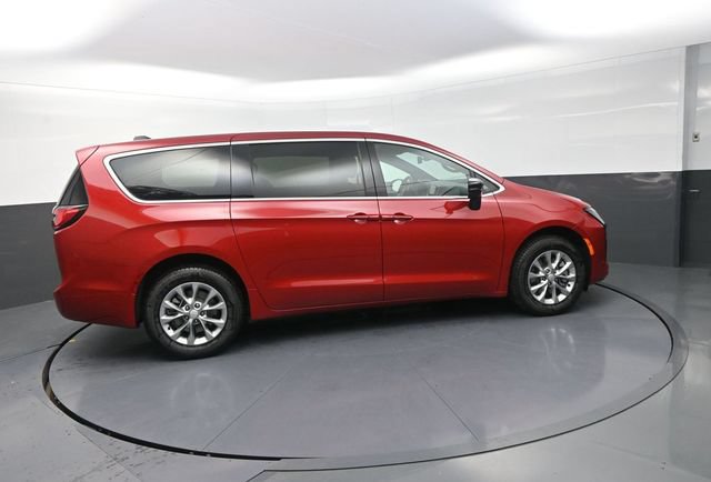 New 2027 Chrysler Pacifica Select AWD/4WD image 10