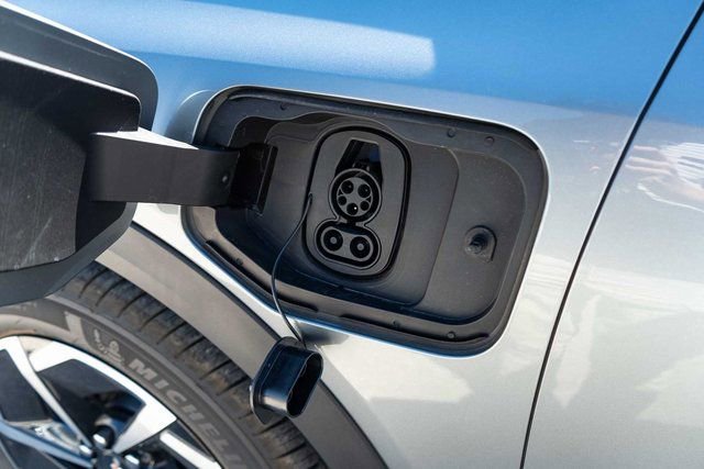 New 2026 Chevrolet Equinox EV LT FWD image 12