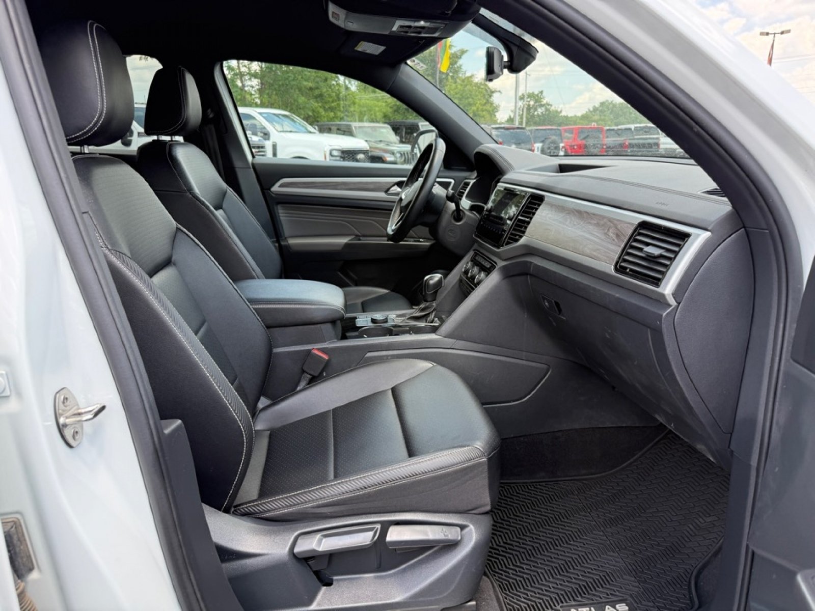 Used 2022 Volkswagen Atlas Cross Sport SE AWD/4WD image 24