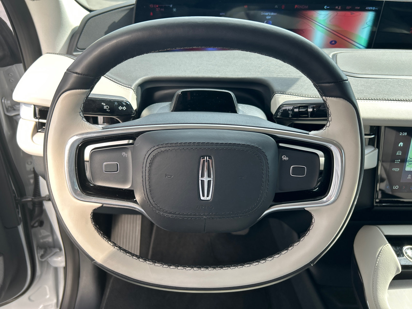 New 2026 Lincoln Navigator Premiere AWD/4WD image 18