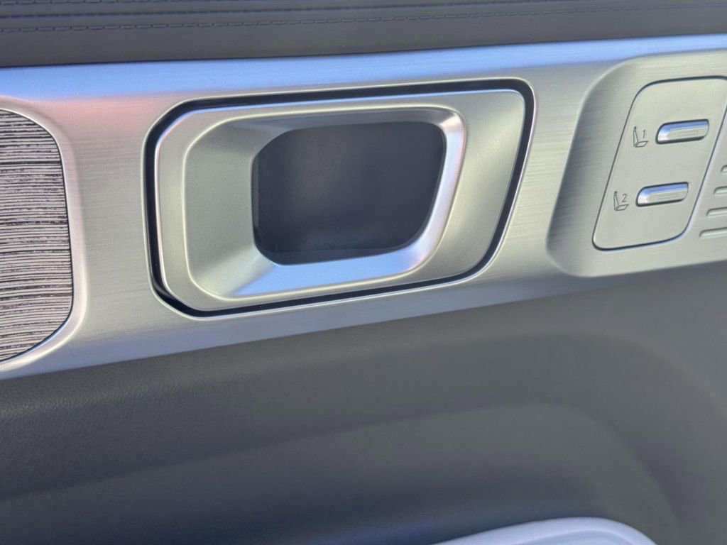 Used 2025 Hyundai Santa Fe Calligraphy image 16