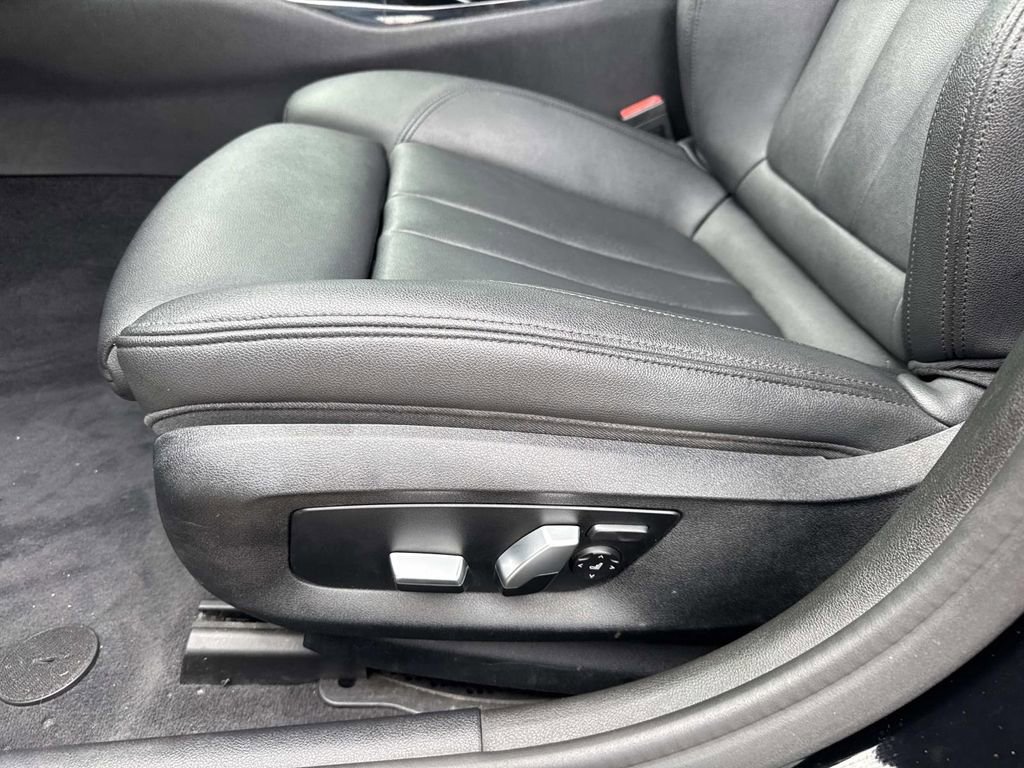 Used 2020 BMW 530i w/ Convenience Package RWD image 18