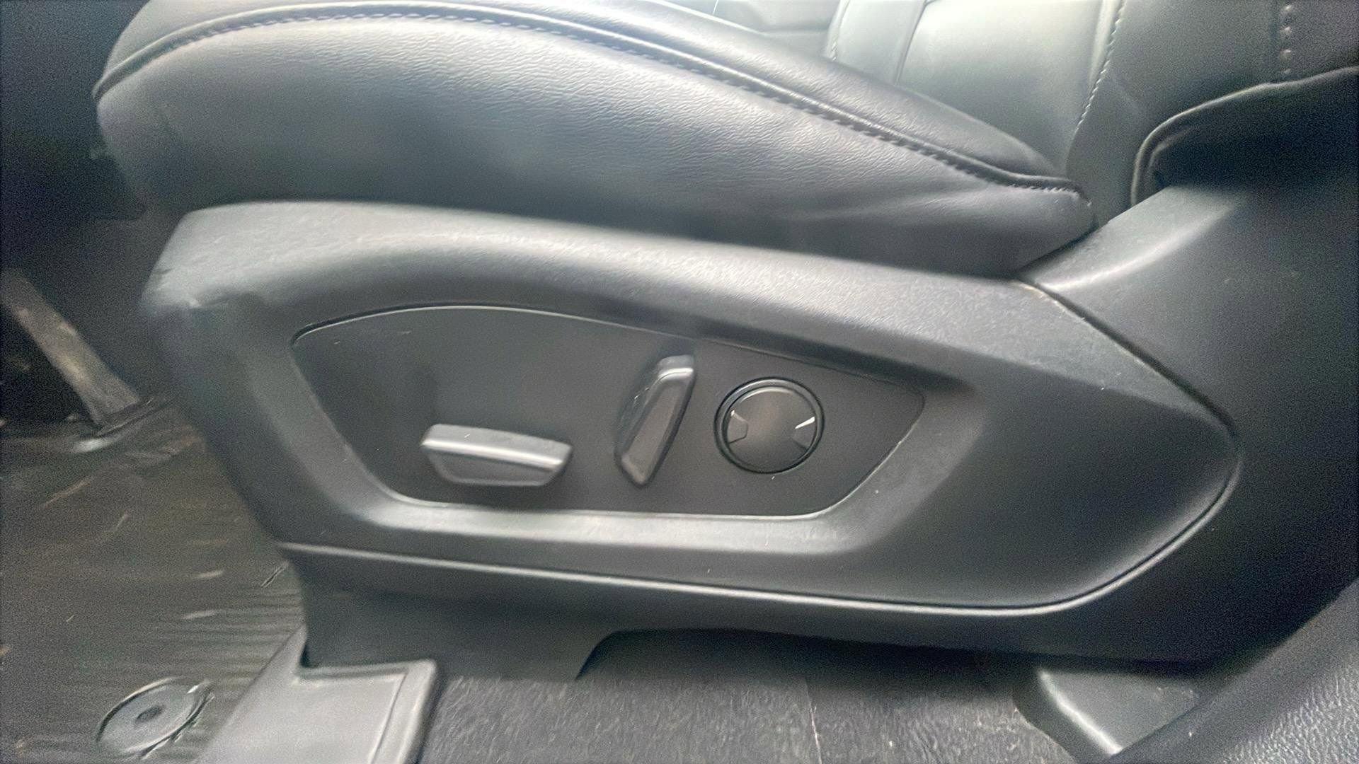 Used 2023 Ford Explorer XLT w/ Equipment Group 202A image 26