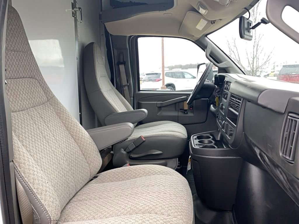 New 2024 GMC Savana 3500 w/ Power Convenience Package image 17