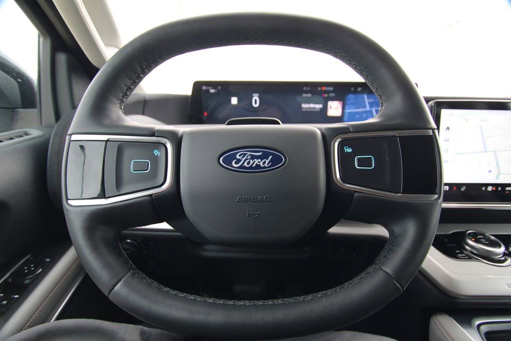 Used 2025 Ford Expedition Active image 22