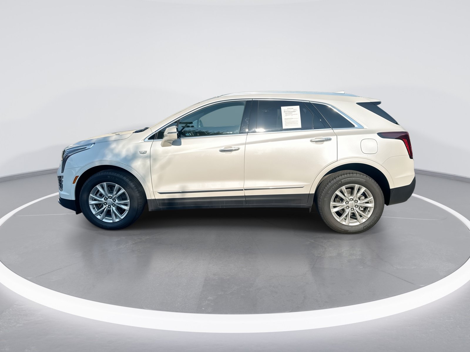 Used 2023 Cadillac XT5 Luxury w/ LPO, Floor Liner Package AWD/4WD image 6