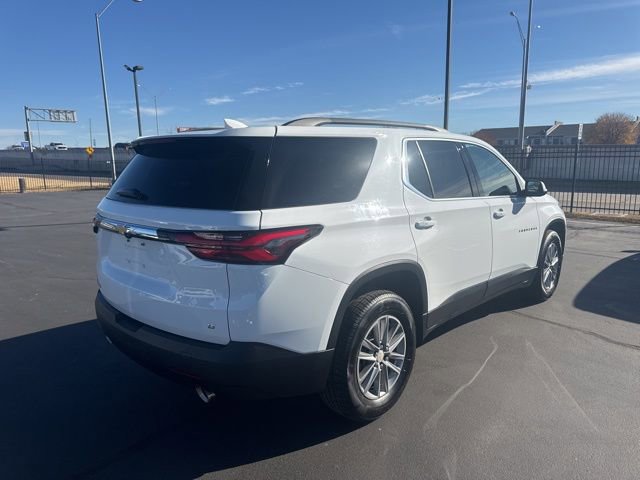 Used 2022 Chevrolet Traverse LT image 3